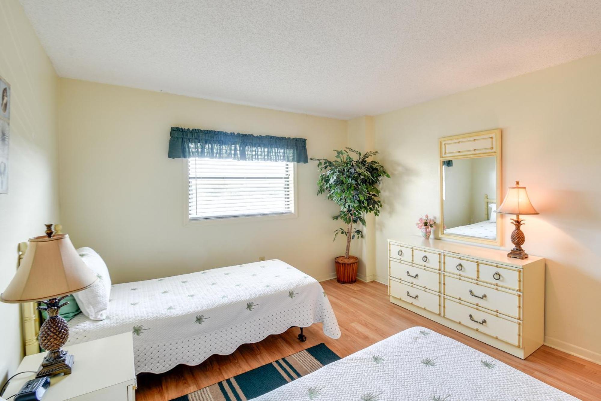 Coastal Condo With Balcony Walk To Madeira Beach! St. Pete Beach Εξωτερικό φωτογραφία