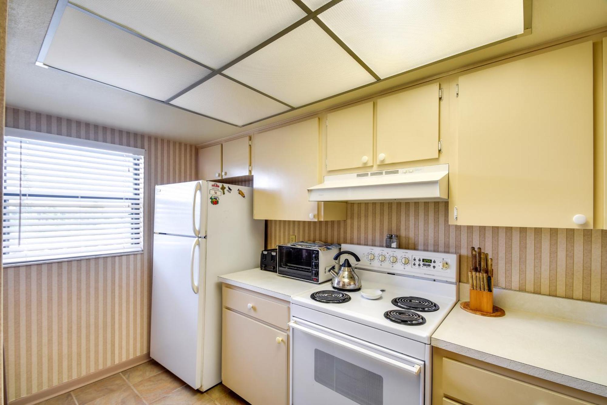 Coastal Condo With Balcony Walk To Madeira Beach! St. Pete Beach Εξωτερικό φωτογραφία
